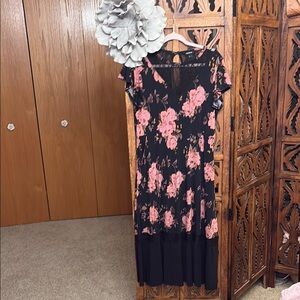 Dress with Pink Floral Pattern and Lace Size 14/16